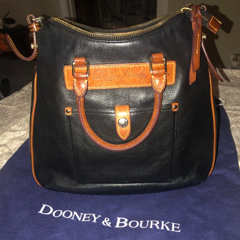 Dooney & Bourke Leather shoulder bag/crossbody with dust cover-new condition!